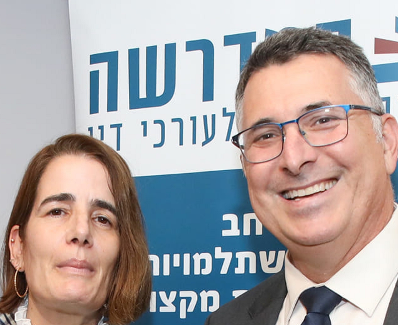 עינת טירר ייחצנה את עצמה כמקורבת לשר המשפטים החרמן גדעון סער