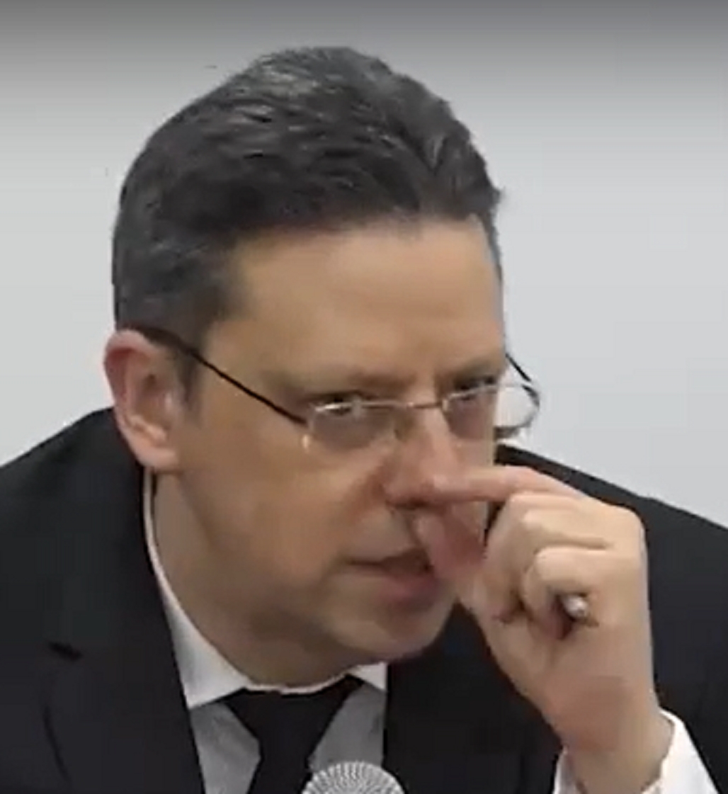 עמי קובו שופט מעצרים מחפש את הצדק בתוך האף שלו