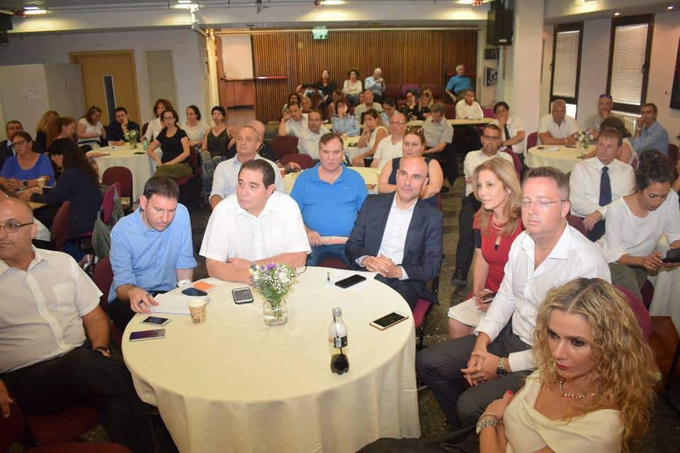 אפי נוה עם הפילגש רונית פוזננסקי והבעל של הפילגש סוזי ארניה השופט רפי ארניה