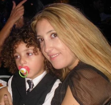 לורן אקוקה והבן של יוזף מנגלה ב 2010