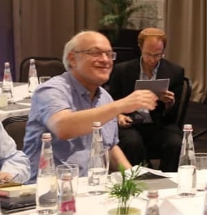 ניל-הנדל-קקי-אמריקאי-פוסק-רק-לטובת-מי-שיש-לה-פות-וציצים
