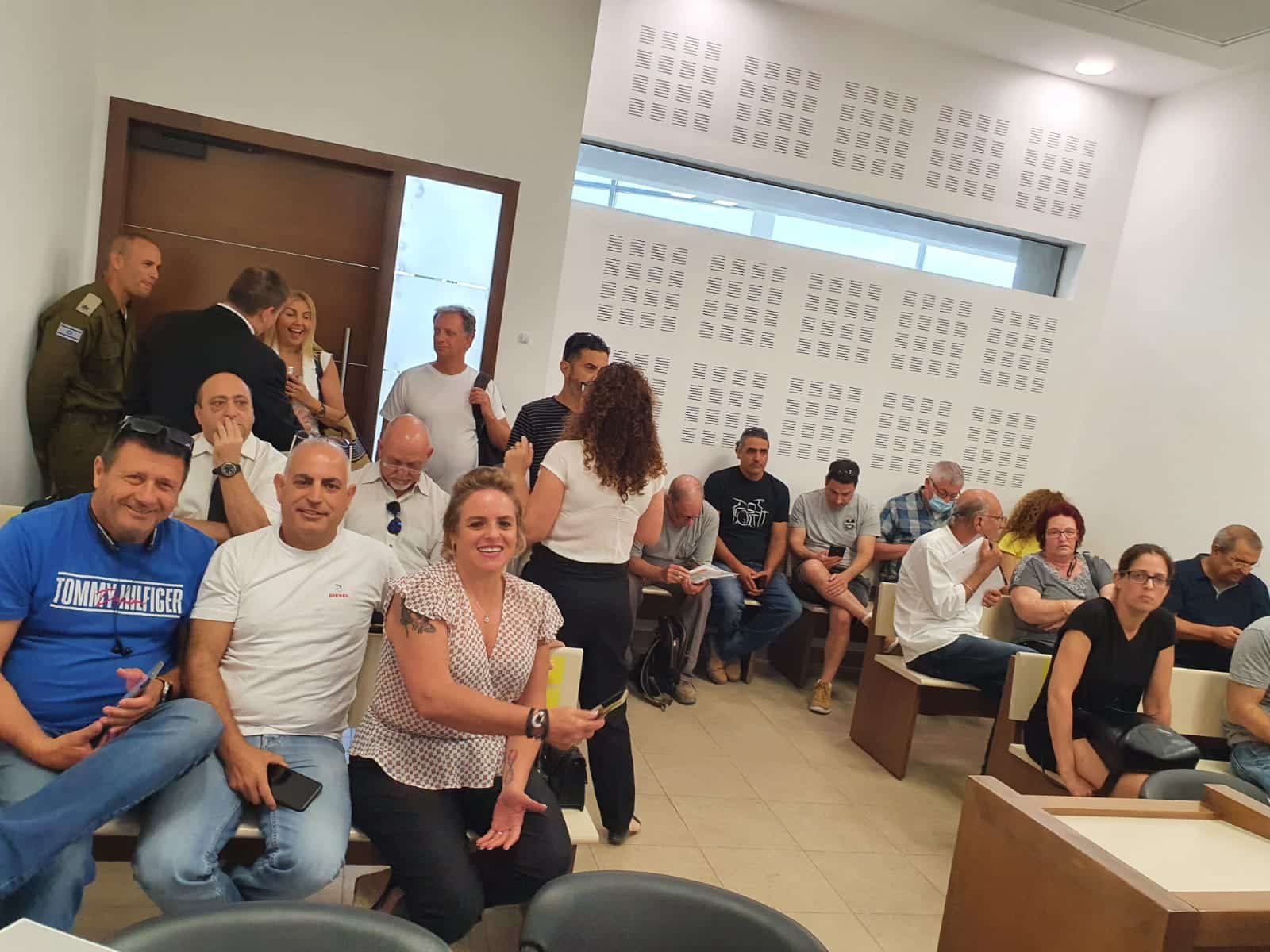 תמונה מאולמו של גלעד הס בתביעת ההשתקה של דליה שאול זיידנר