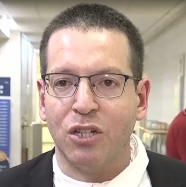 אייל בסרגליק השתן עלה לו לראש שכר טרחה בלי עבודה