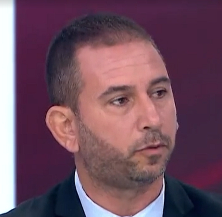 אלי סניור יודע על כל שוטרת עם מי היא מזדיינת - כל השוטרות שוכבות ומזדיינות פרשת נטע קוניו