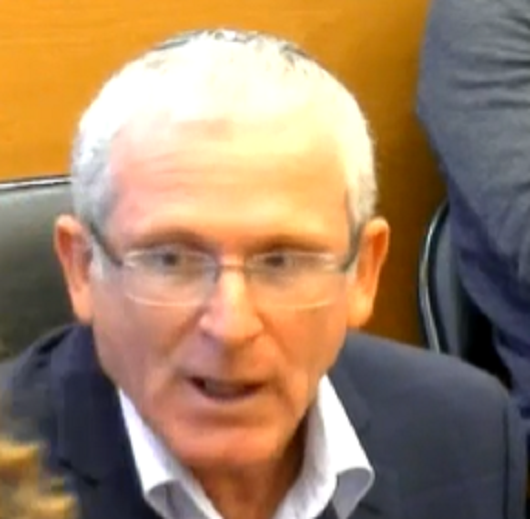 מומי למברגר השטן בהתגלמותו גנב למנגלה את הכיפה