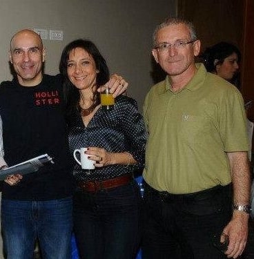 מומי למברגר עם הפמינאצית רויטל סוויד וחברו הטוב אפי נוה