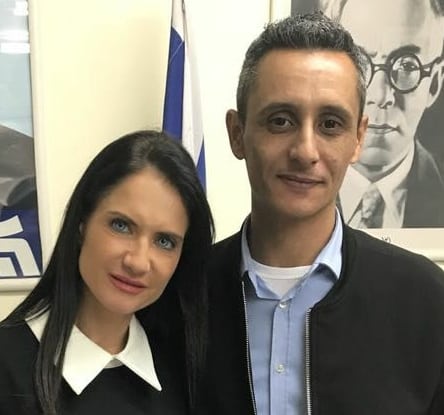 סוזי ארניה עם מנכל הליכוד צורי סיסו האיש שסידר לה קשרים עם ביבי ושרה