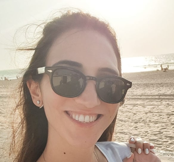 שרי עמר ניסימי רק קיבלה רישיון וכבר מתעללת ודופקת אבות גרושים