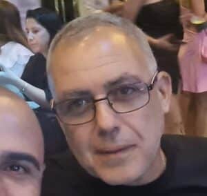 אילן סרדל קארמה איז א ביצ' חטף זין משטרתי מהחברים השוטרים שלו שזיינו אותו