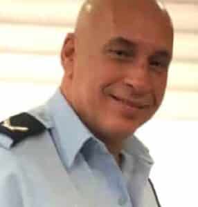 בני אבליה שוטר עם זרגיג שמתחת לקרחת יש שכל של תחת