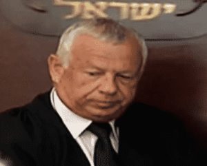 השופט עזריה אלקלעי סייע לבת זוגו הקלדנית לחפש שופט נוח לגירושין שלה