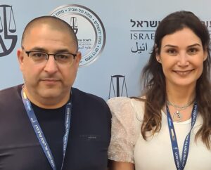 רומי קנבל עם עדי כרמלי מי שמייצג את חברתה סוזי עוזסיני ארניה