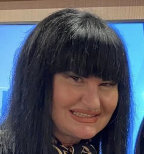 אורית סיניבר סחטנית גברים מדופלמת קידום בזכות הכוס