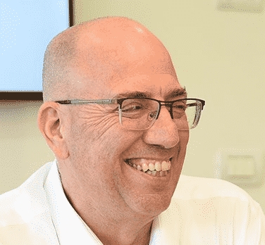 רונן דליהו צוחק כל הדרך אל הבנק סחט חצי מיליון שכר טרחה ומכר בלופים