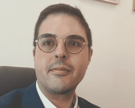 ארתור שני ייצג לסבית שבת הזוג שלה האשימה אותו באלימות משפטית