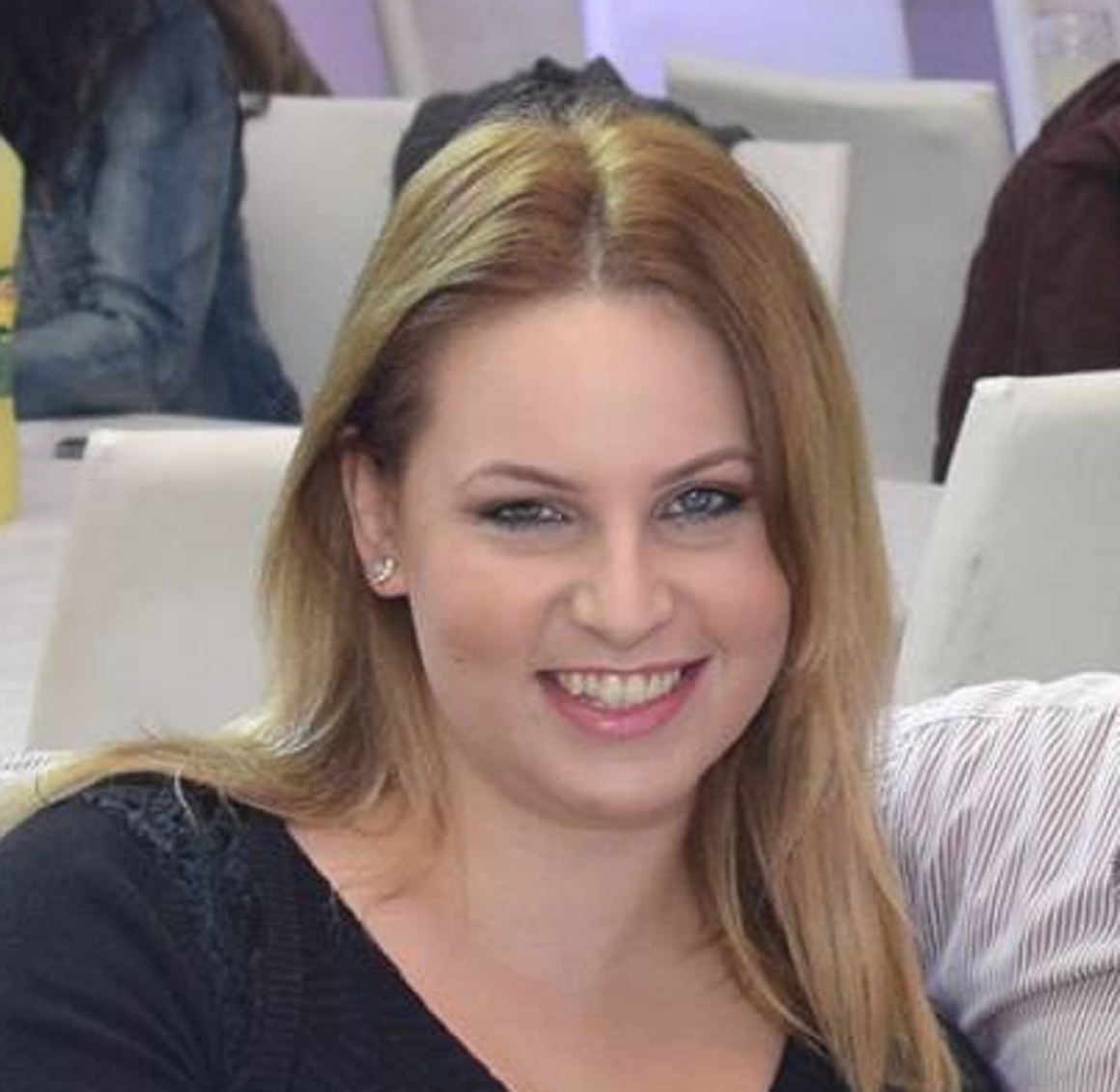 יערה רשף תופרת תיקים ועושה מין בלול תרנגולות