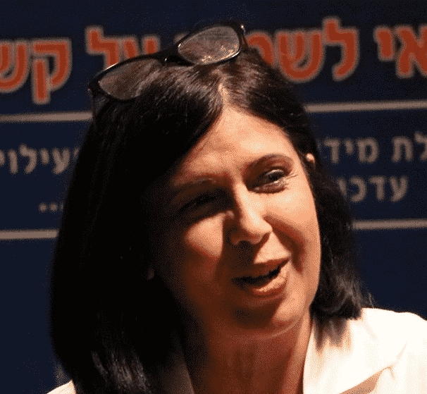 אספרנצה אלון בכל מדינה מתוקנת היא היתה נשלחת לנווה תרצה כלבה עם סיפיליס