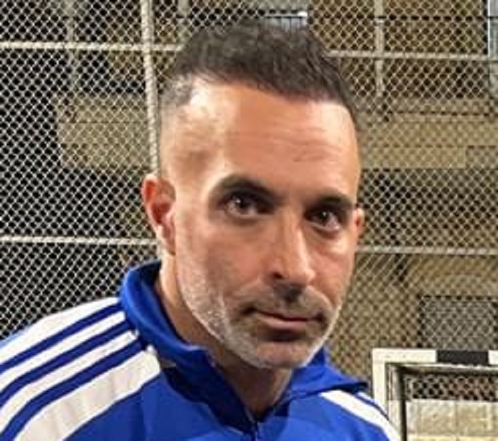 ג'ורג' אסעד לא מצא לקוחות הלך להיות מזכירה משפטית מזמשית