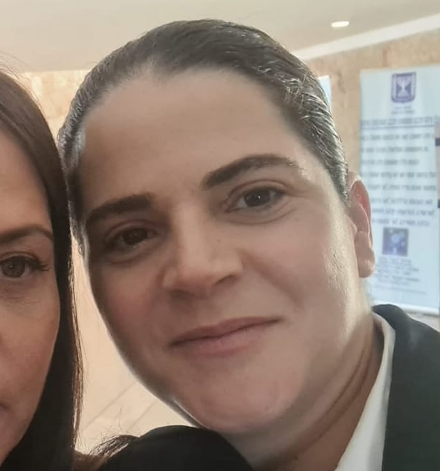 שירי עובדיה לא חבל הלכה לבזבז עצמה מזמשית מזכירה משפטית