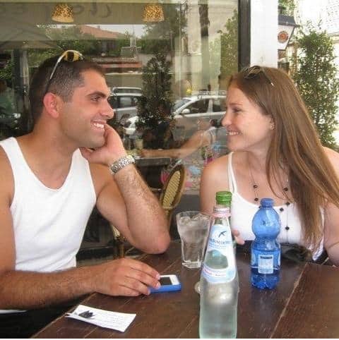איציק פלד והנבלה המשופצת בציצי ובוטוקס יעל פלד