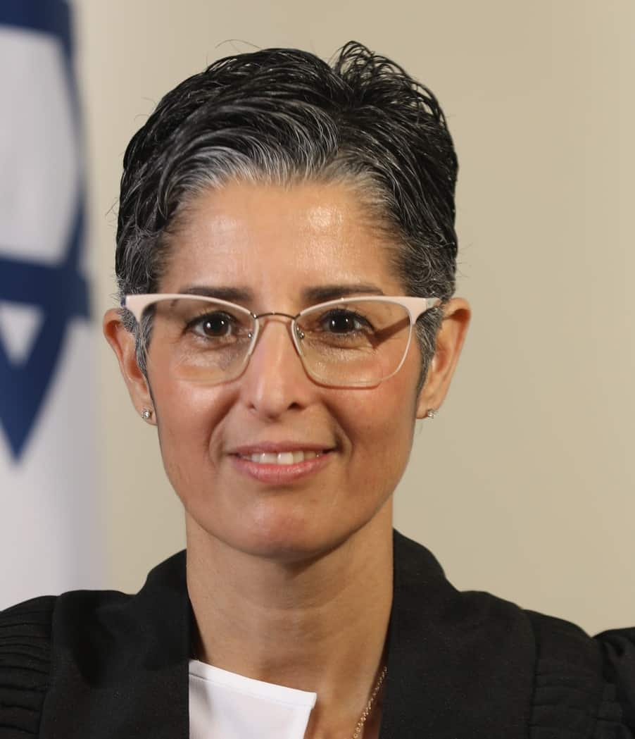 דנה ביאלר רשמת לא מצא חן בעייניה שעורכת דין סוחטת אישה גרושה
