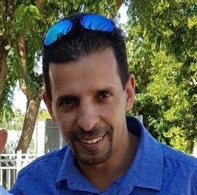 שחר עתמי שוטר אלים במשטרת הבבונים של פתח תקווה