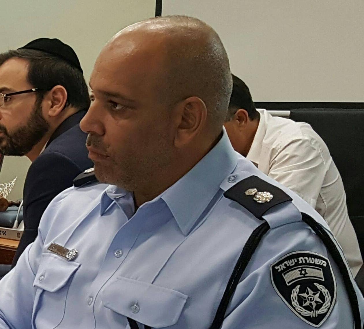 טל פיקרביץ שוטר בבון מפתח תקוה שלח שוטרים להרביץ לאבני בן צבי