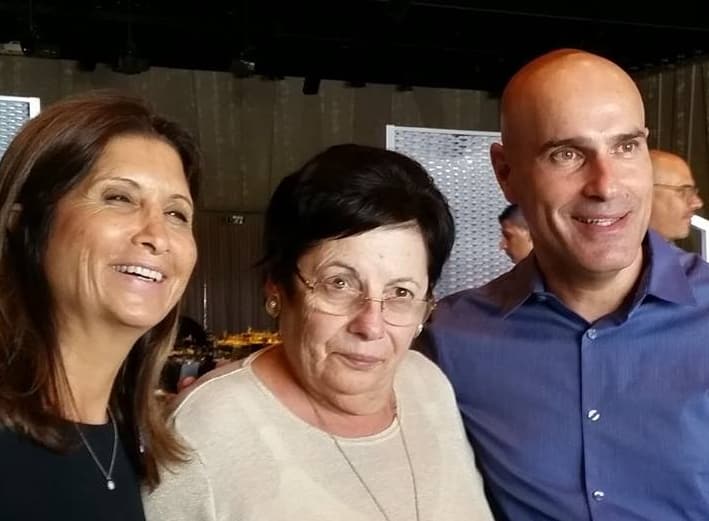 מרים נאור הגרוטאה עם אפי נוה ואילנה סקר