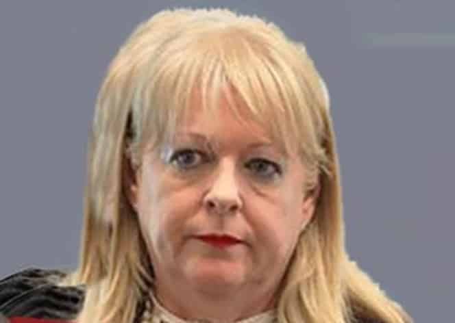 צילה צפת בהמת מגדר פמינאצית רעילה ביותר לגברים