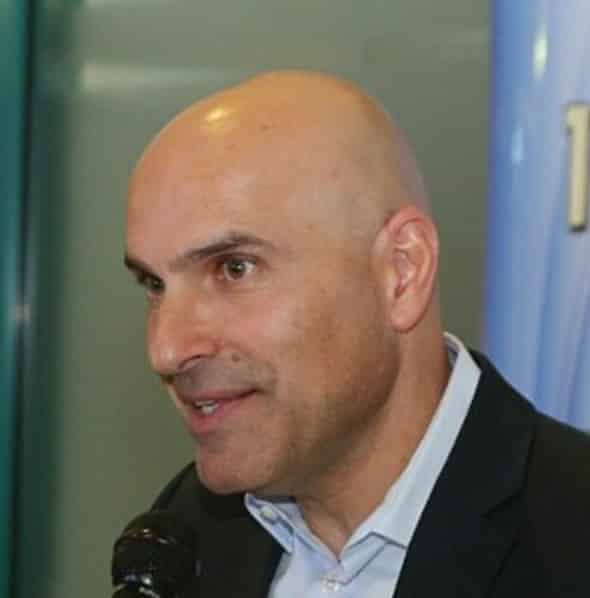 אפי נוה כל הבנות חושקות בזין המפואר שלו