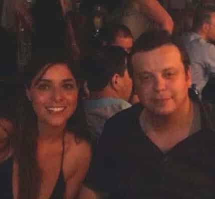 דורון הרמן מחזר אחרי אוריאן לזרסקו בפאב מאנקיז באילת