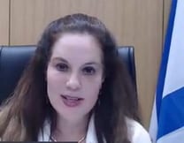 יעל קינן מרקוביץ כך נראה חיוך של סוכנת גסטפו ששולחת חייבים לתא הגזים