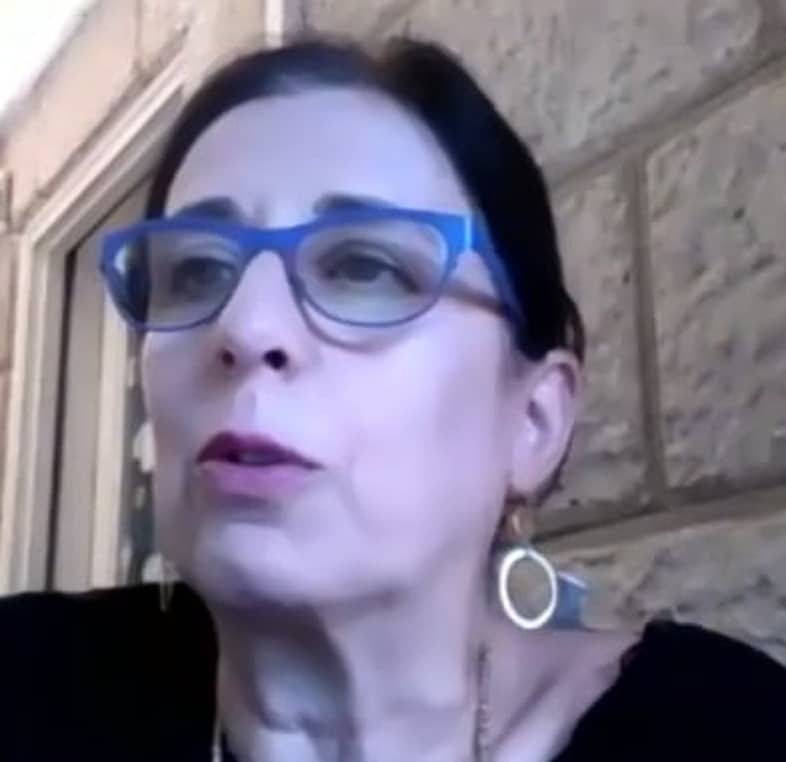 מיכל אגמון גונן שופטת מומחית לכוס ווגינה עם שנאת גברים קלינית