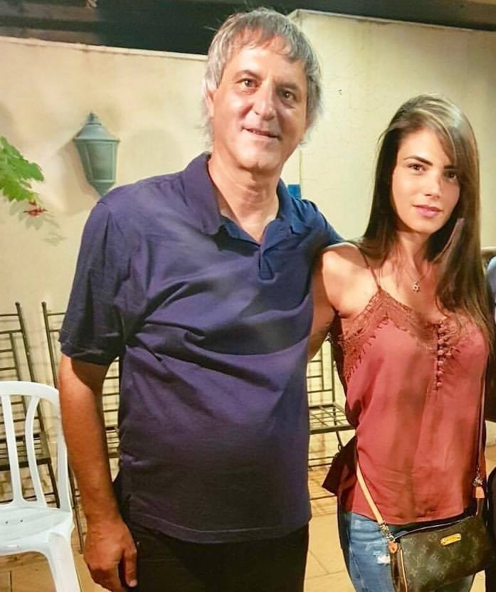 אבי חימי עם בחורה שקנה לה לואי ויטון