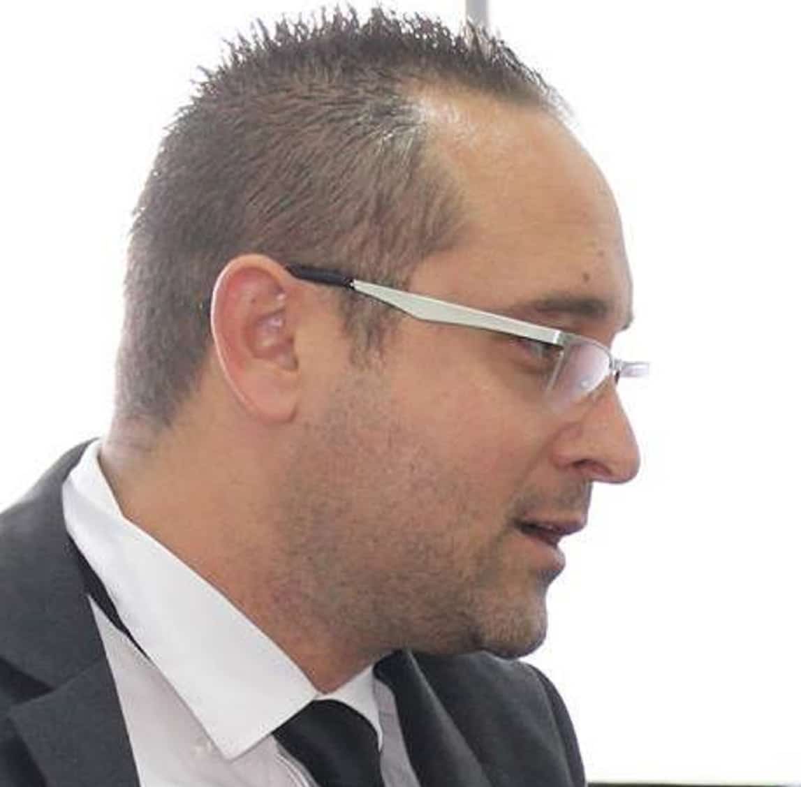 אביחי בן דוד פסיכופט סוגד וגינה שמגיש בשם נשים בקשות שקריות בעליל