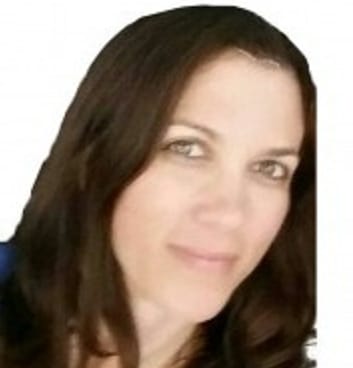 דנה מנחה פרקליטה שטנית וזדונית שאוהבת לבלוע