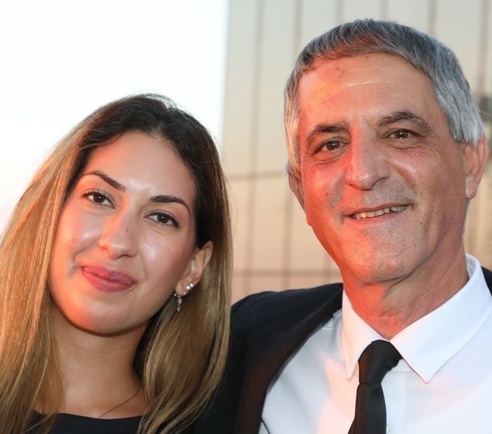 אבי חימי העומד בראש בית הבושת ועורכת דין ביבי שעוזרת לו