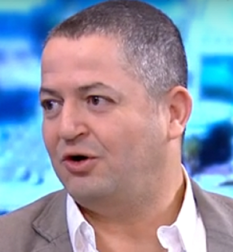 משה פרץ הוא החבר של יהורם שקד שמקבל ממנו מינויים של עזבונות