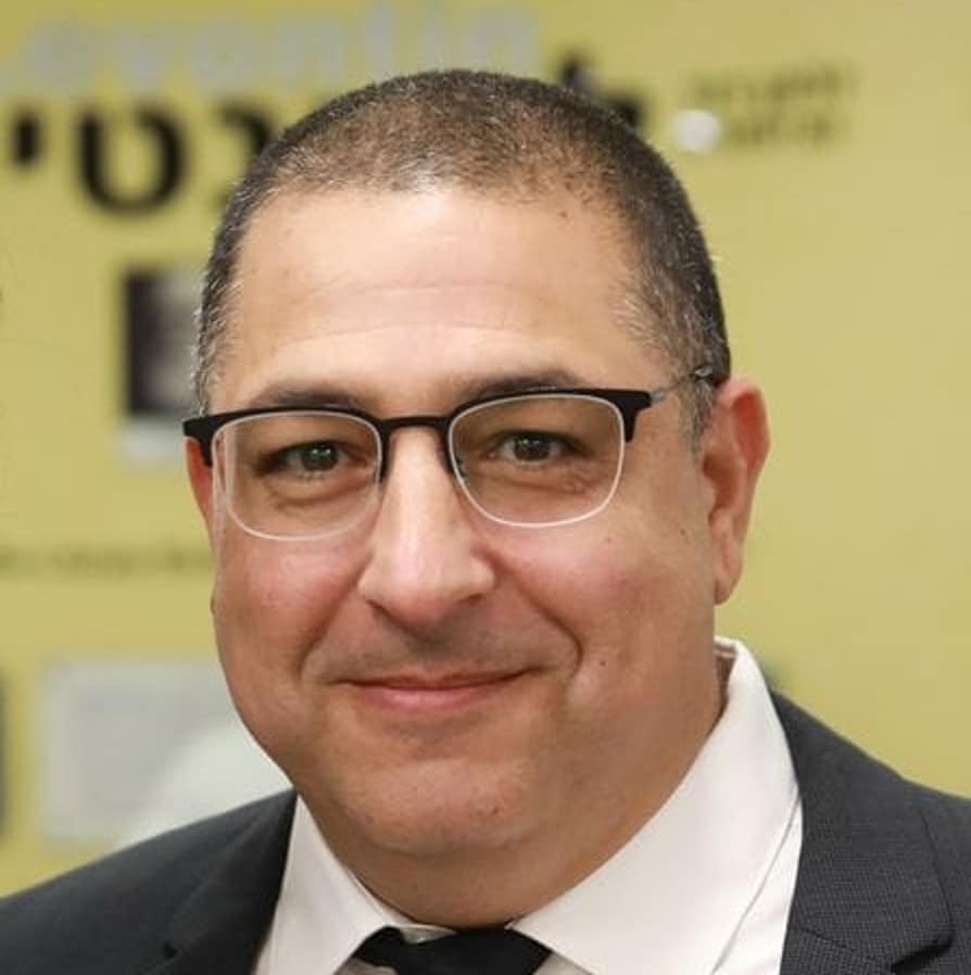 עדי כרמלי העורך דין של פותחת התחת סוזי עוזסיני ארניה