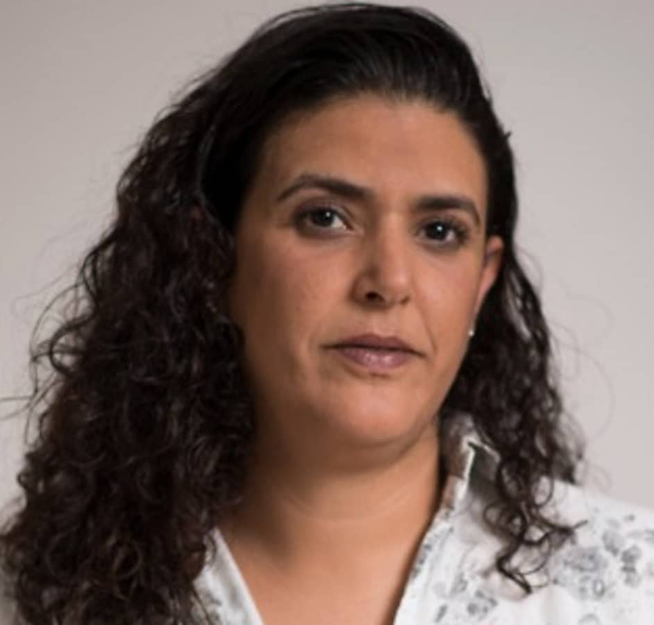 אילנית פורת מנשותיו של גואל רצון נסעה לאילת והשכנים האילתים אמרו לה לחזור ליפו