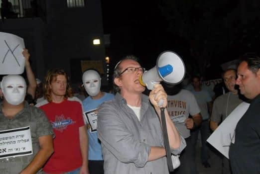 אלון וולף זועק את כאבו אחרי שרבקה מקייס ביטלה לו ולהוריו את מרכז הקשר