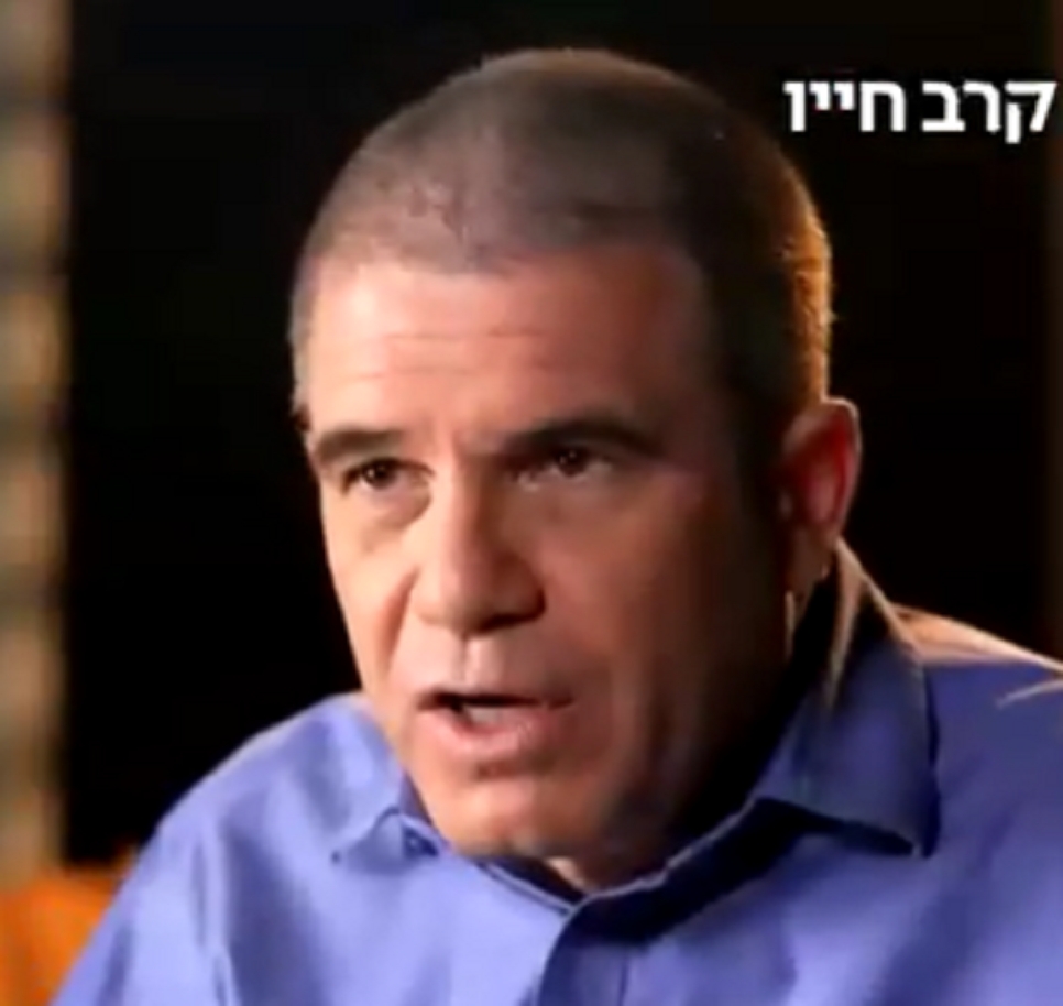 גל הירש היה שוטר והמשטרה הראתה לו איך תופרים תיקים