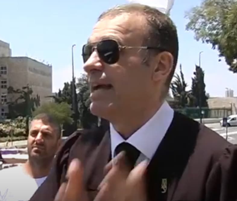 יניב מויאל מה שעושים לגברים גרושים זה שואה סטייל אושוויץ