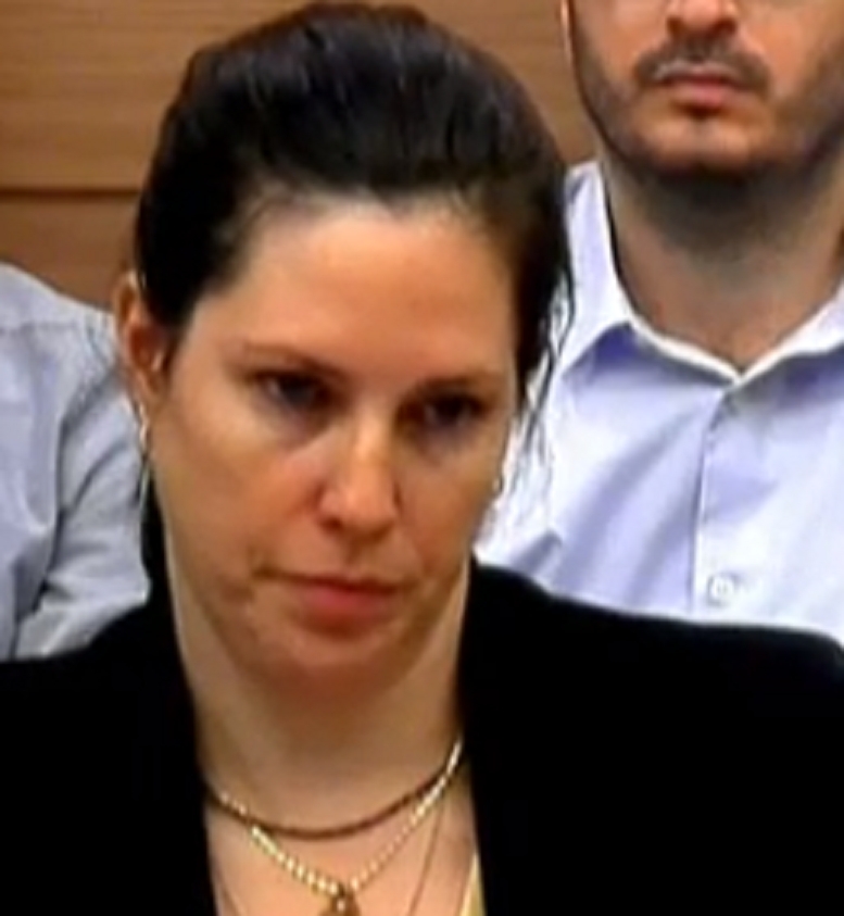 קרן רוט פרקליטה פמיניסטית עם הלשון בתחת של איסמן
