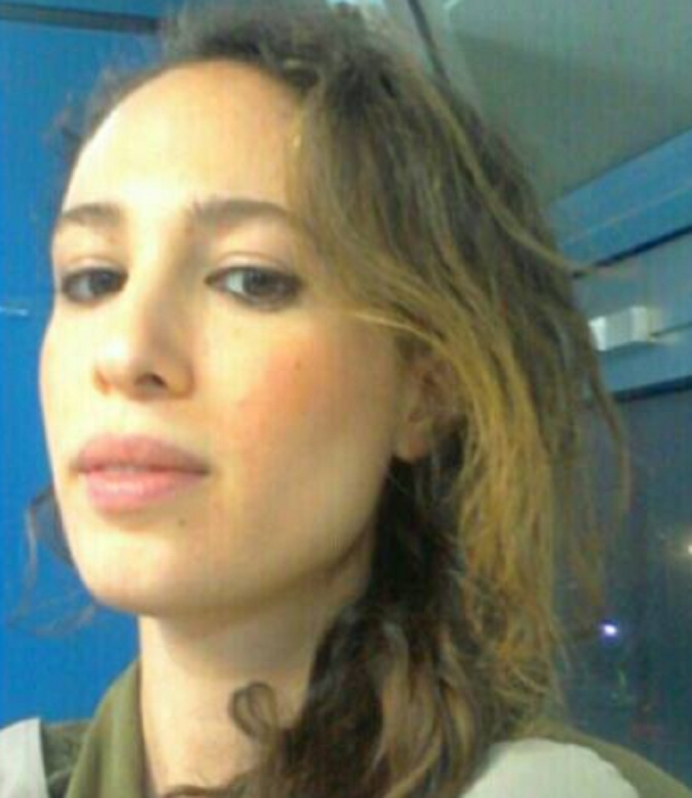 אורית מנצ'יקובסקי שוטרת בבונית ב 2013 מכפר סבא נבלה פמיניסטית