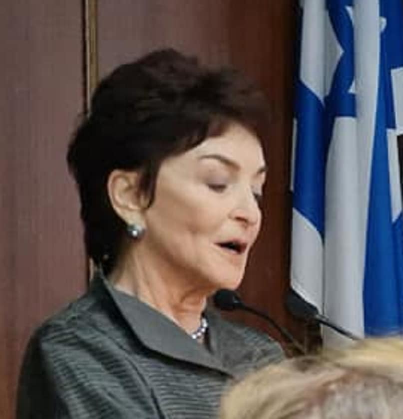 סביונה רוטלוי כלבה פולניה מזורגגת ששונאת גברים קלינית
