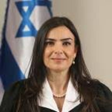 אפרת שהם דליות קרעה את הצורה לסחטנית שהתחזתה להיות ידועה בציבור