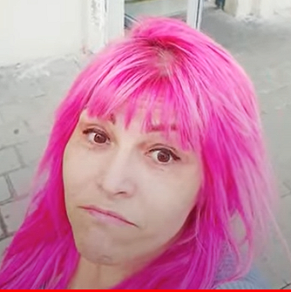 יוספה ברק מופרעת הורידה מייקאפ כי אין לה כסף לשכר דירה