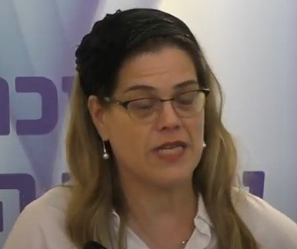 מלכה ספינזי שניאור שופטת הידועה כמלכת הספונג'ה