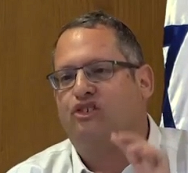 נפתלי שילה הקוקסינליאדה בפעולה פה פעור לקליטת פאלוס